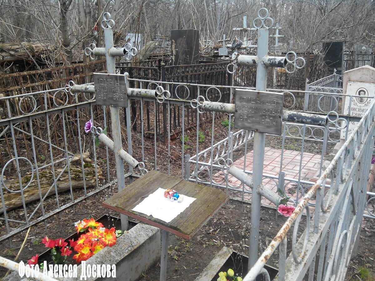К чему снятся найденные могилы. Тарычевское кладбище. Могилы. Могила на кладбище. Воскресенское кладбище.