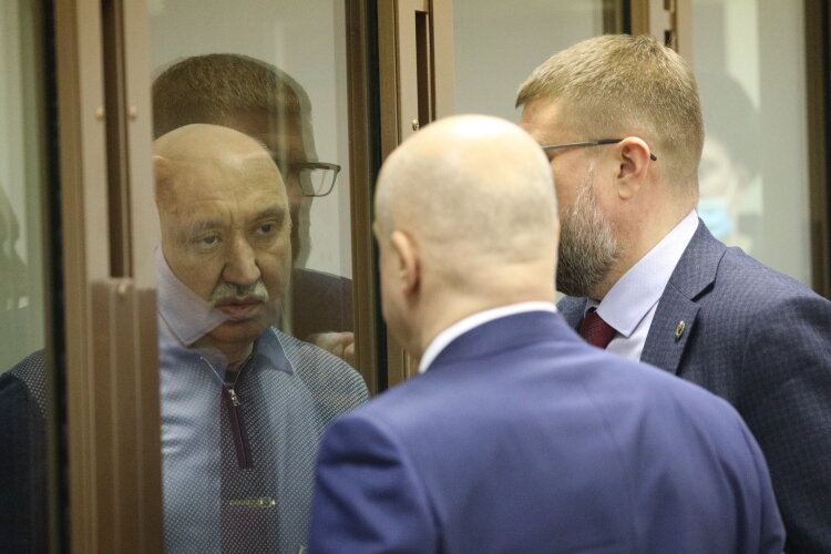    Гафуров и его адвокаты «злоупотребляют своим правом». «Намеренно затягивают время ознакомления с материалами уголовного дела и без уважительных причин по собственной инициативе не ознакомились с материалами дела в полном объеме»