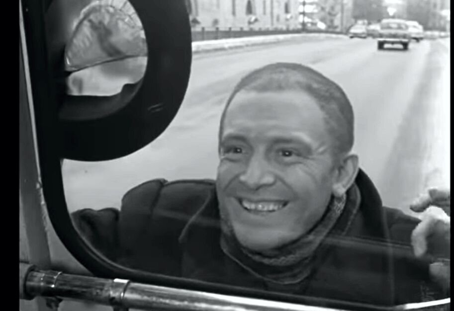 кадр из фильма "Берегись автомобиля"