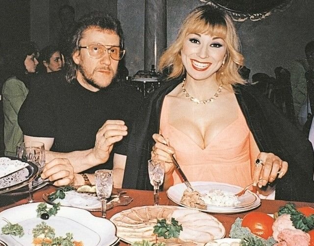 Как сибирячка покорила столицы: история успеха певицы Маши Распутиной (много арх