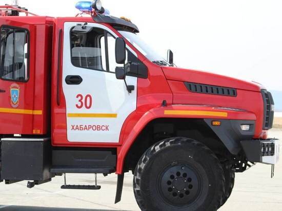     Из задымленной многоэтажки пожарные спасли 15 жильцов в Комсомольске / Анастасия Дудалова