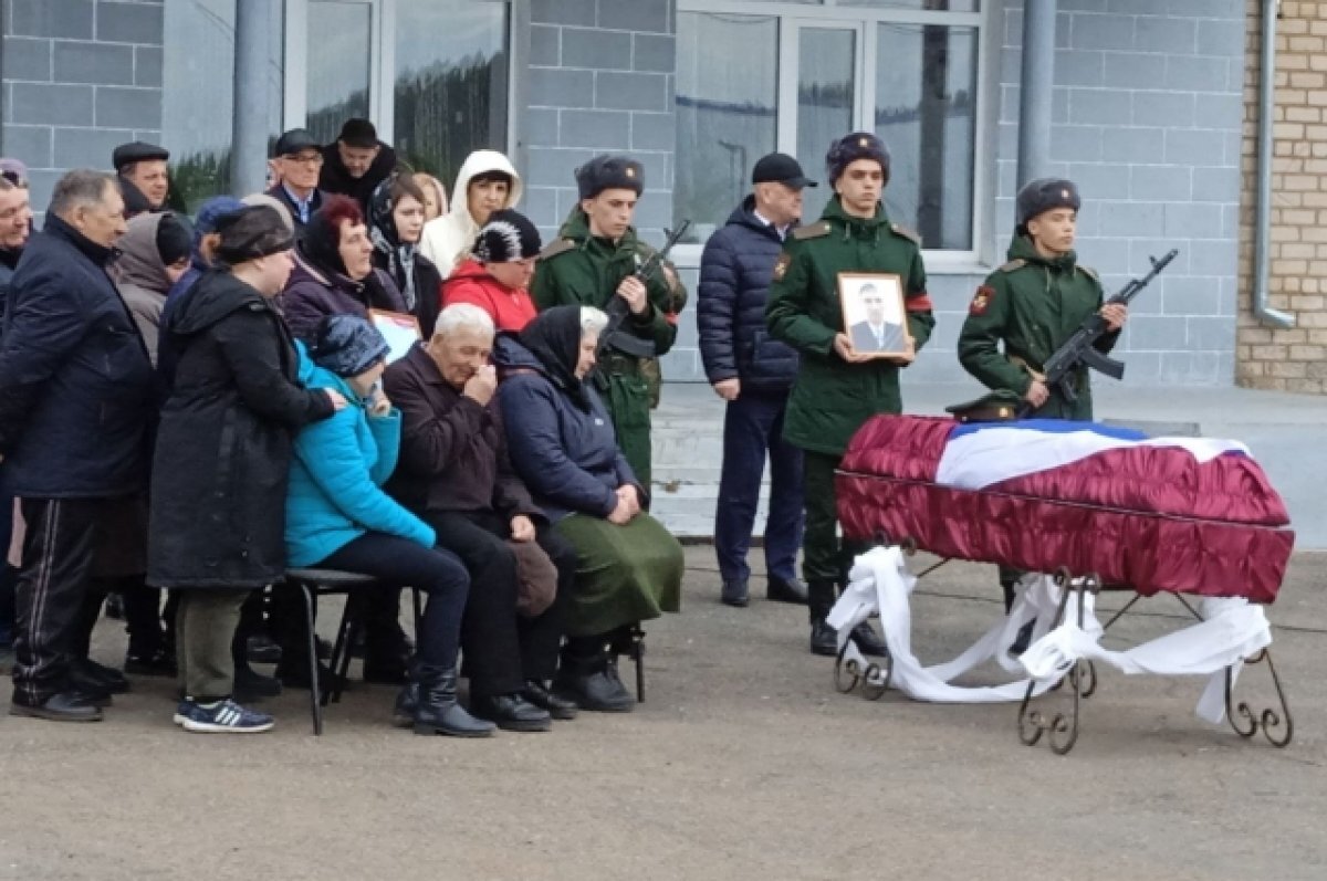    В Сорочинском ГО простились с погибшим оренбуржцем