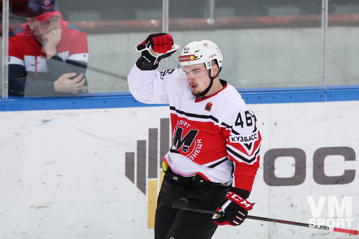 чемпионат вхл 2022. хоккейная команда феникс саратов кристалл. мотор заволжье вхл. южный урал. два хоккеиста.