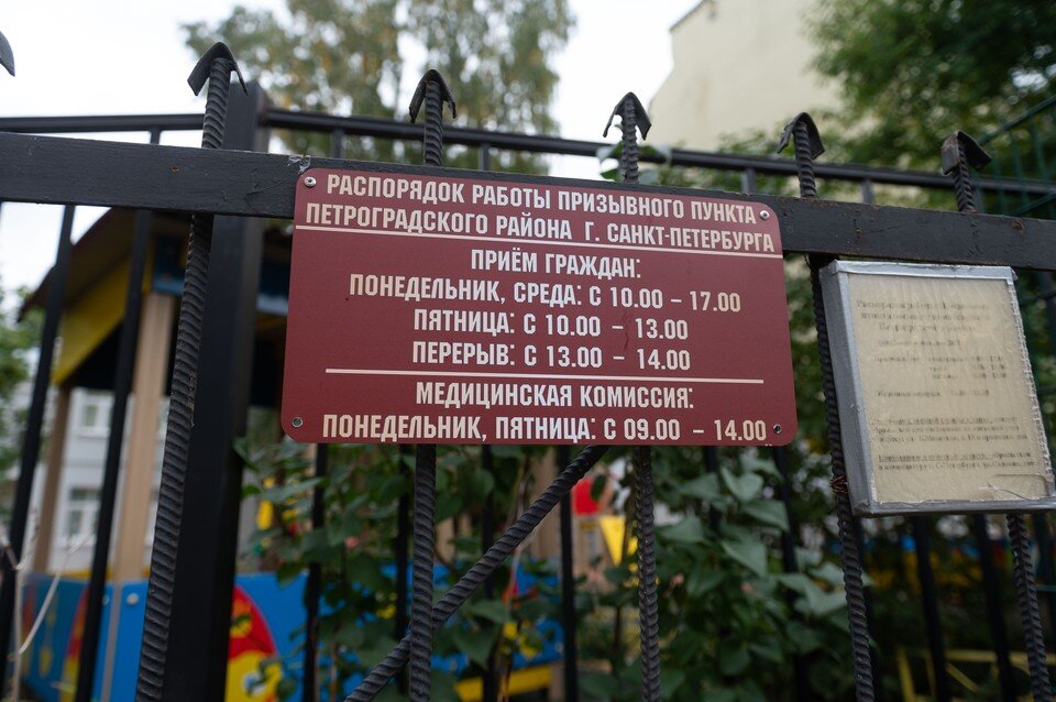     Призывать петербуржцев на срочную службу будут с 1 апреля по 15 июля. Юлия ПЫХАЛОВА