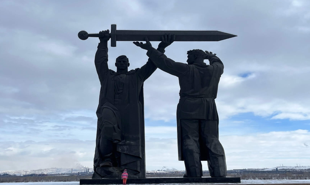 Памятник тыл фронту в магнитогорске рисунок