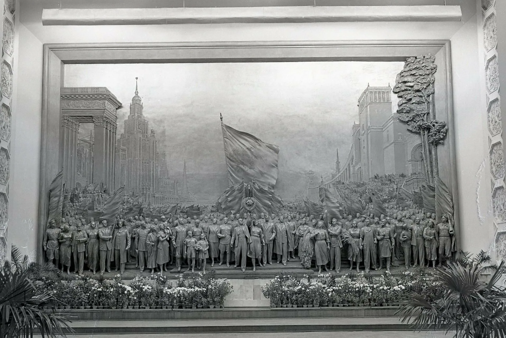 Какая картина посвящена городу разрушенному в 1937 году поле чудес