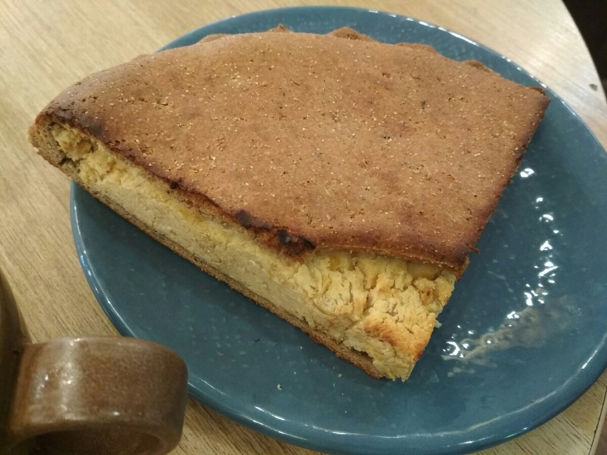 Полбяной пирог с фалафелем от "Николая Каравая"