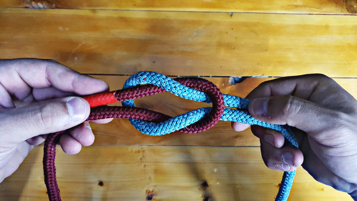 Связать два конца веревки. Как связать веревку между собой. Самозатягивающийся узел для двух веревок. Как связать веревку между собой. Узел грейпвайн.