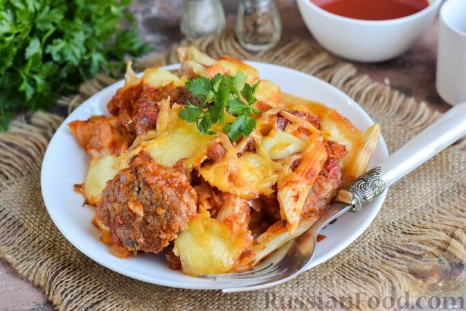 макароны, сыр моцарелла, сыр твёрдый, фарш мясной, хлопья овсяные, яйца, молоко, зелень петрушки, орегано, масло растительное, соль, перец чёрный молотый, помидоры консервированные в собственном соку, соус томатный, лук репчатый, чеснок, базилик, сахар