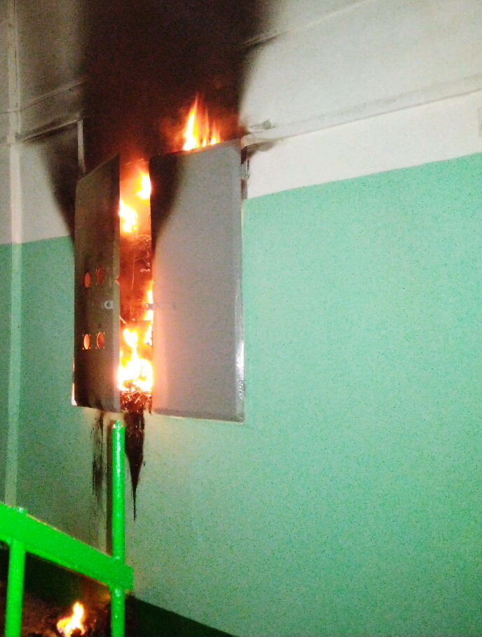 Возгорание в электрощитке. Фото из открытых источников
