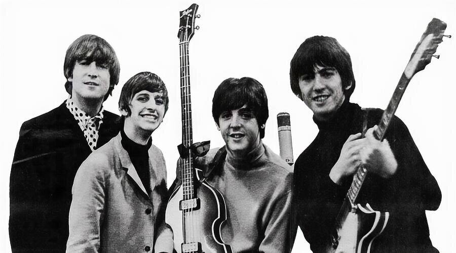    Слева направо: Джон Леннон, Ринго Старр, Пол Маккартни, Джордж Харрисон. 1965 г. Фото: EMI.. Billboard page 15 1 May 1965, общественное достояние