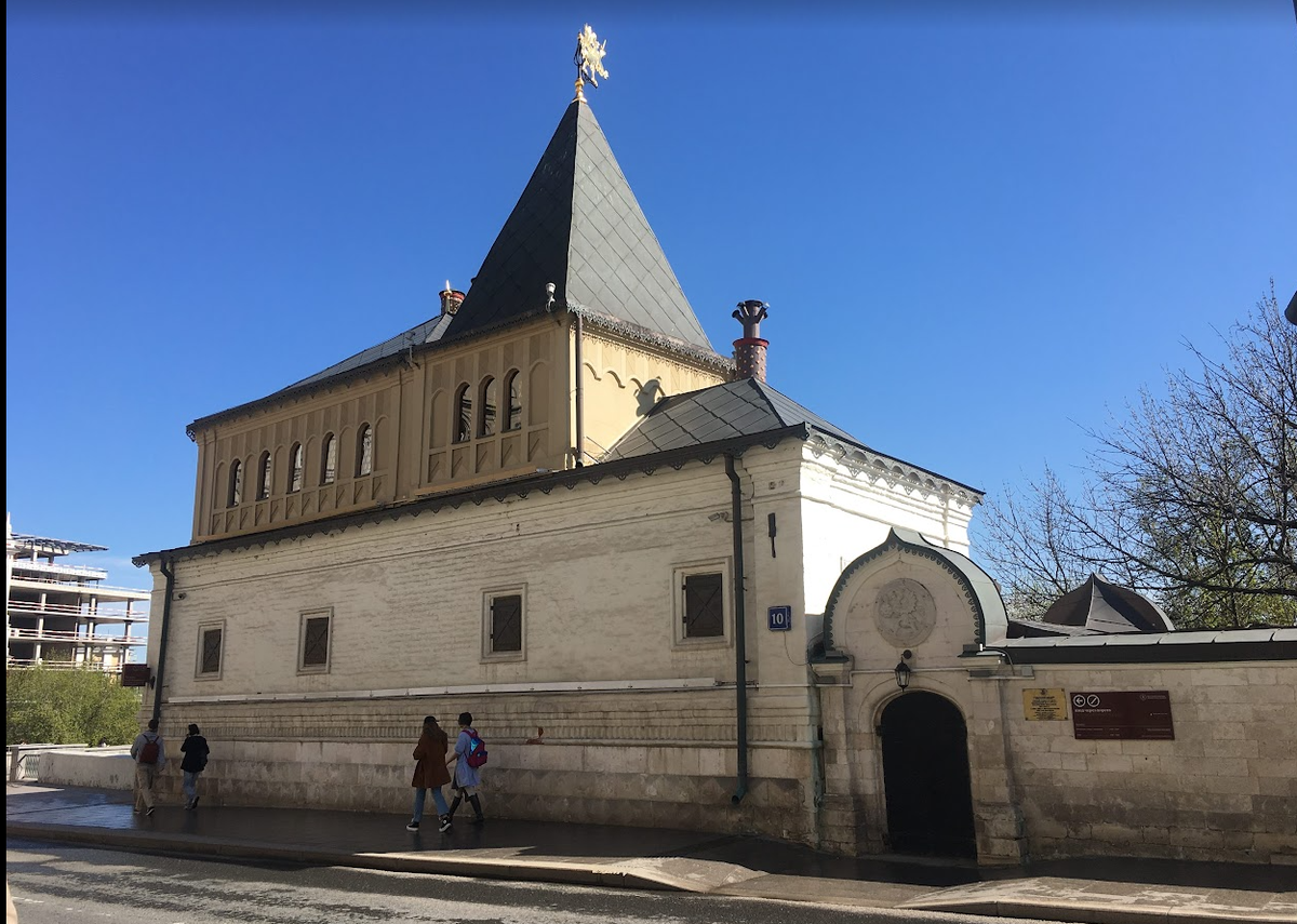 Палаты бояр Романовых на Варварке - следы древней усадьбы