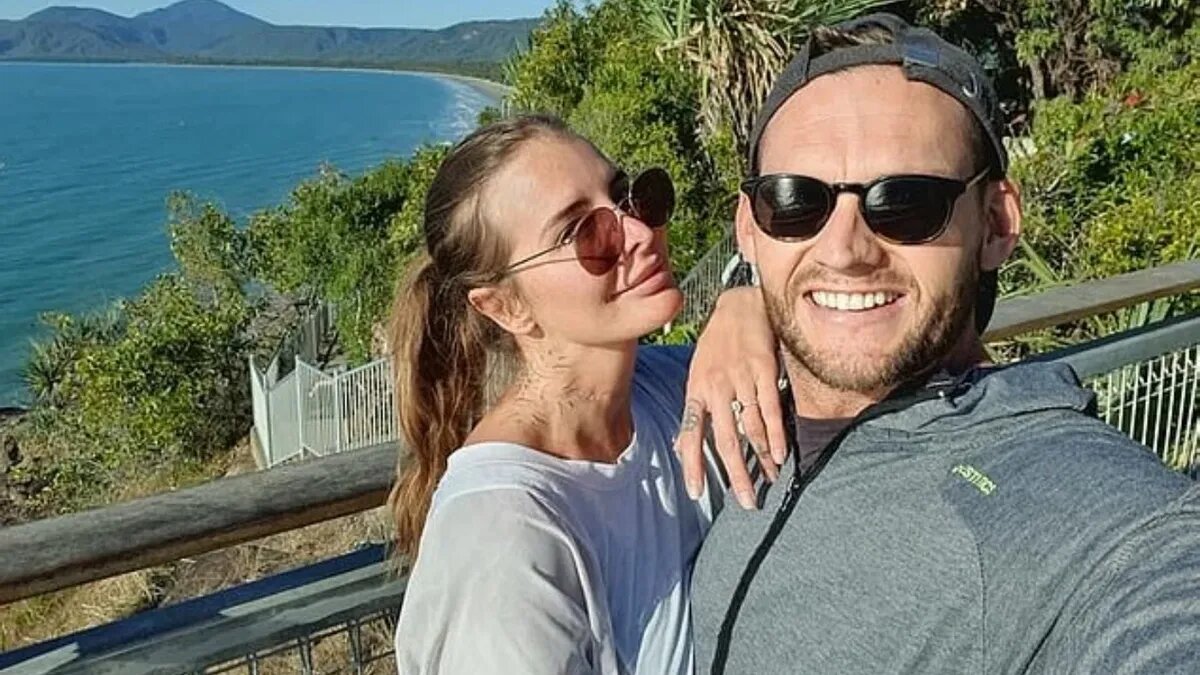 Это означает, что у 31-летней женщины двойная матка, два набора яичников и два влагалища — и все они полностью функциональны (на фото с мужем Томом). Фото: mediadrumimages