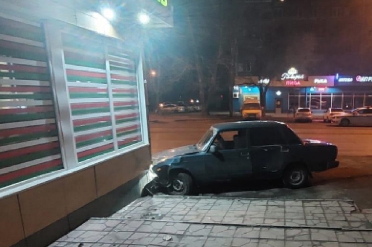    В Волжском ищут злоумышленника, покалечившего ночью четыре автомобиля