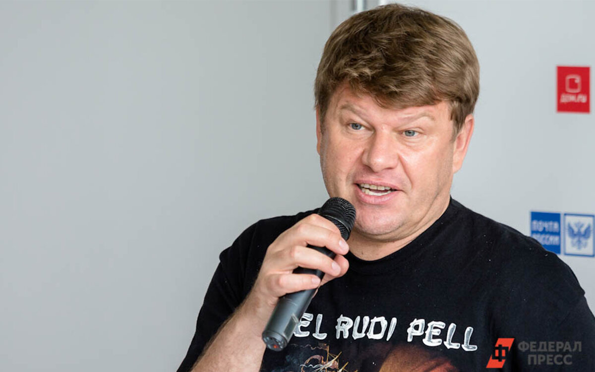 Спортивный комментатор губерниев рост. Дмитрий Губерниев. Дмитрий Губерниев русское радио.