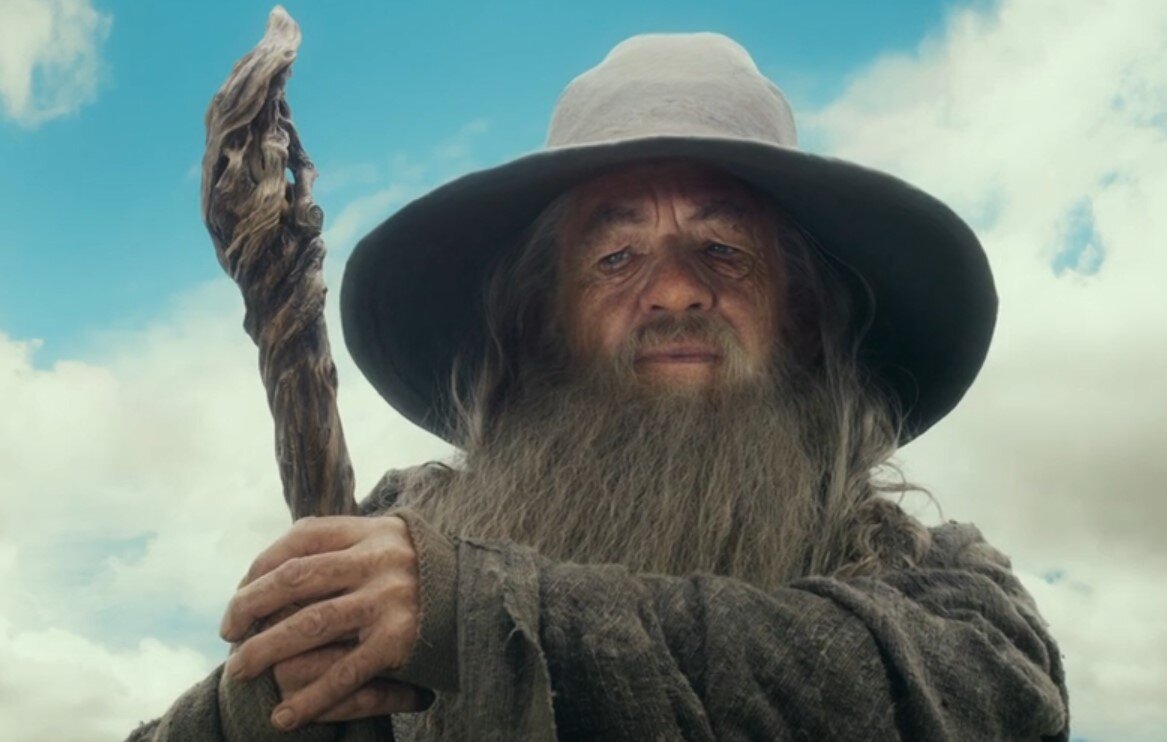 А вот и Гэндальф (он волшебник).