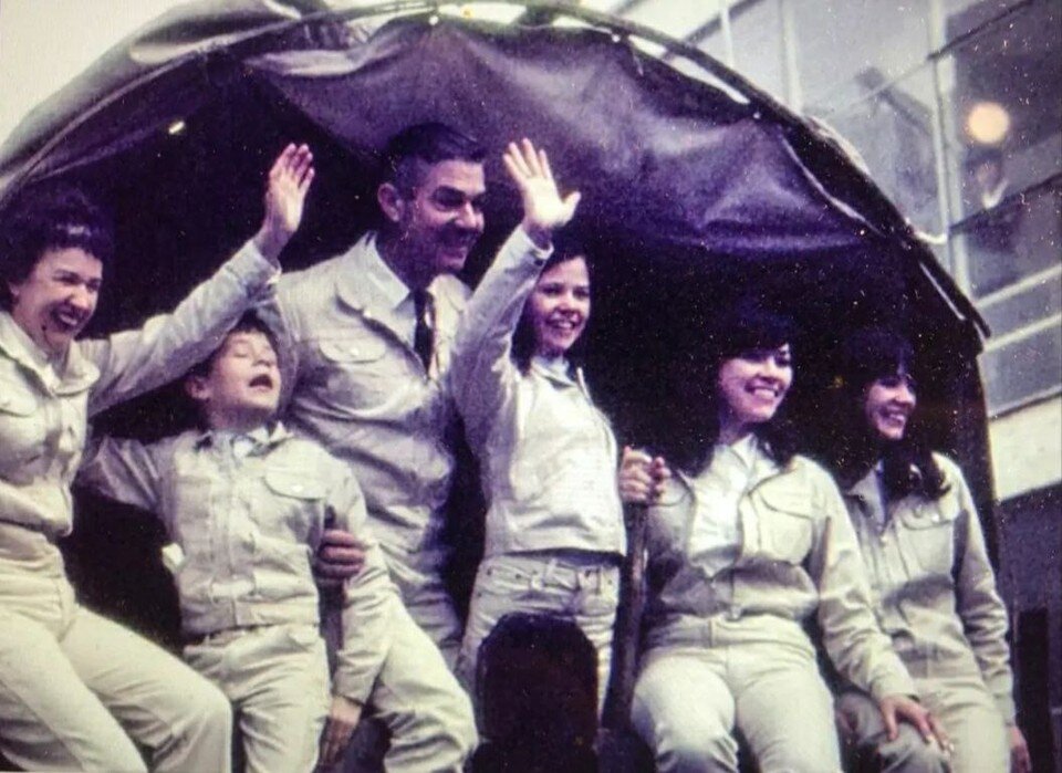     Семья Гиллис поразила своим путешествием по миру. Фото: соцсети (The Last Wagon West)