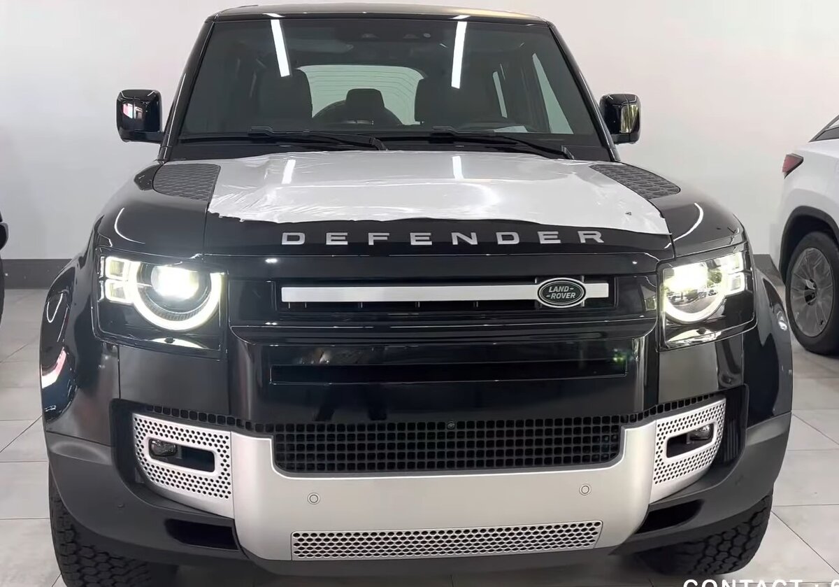 Новый Land Rover Defender 2023 модельного года, который можно приобрести у дилера уже в пути