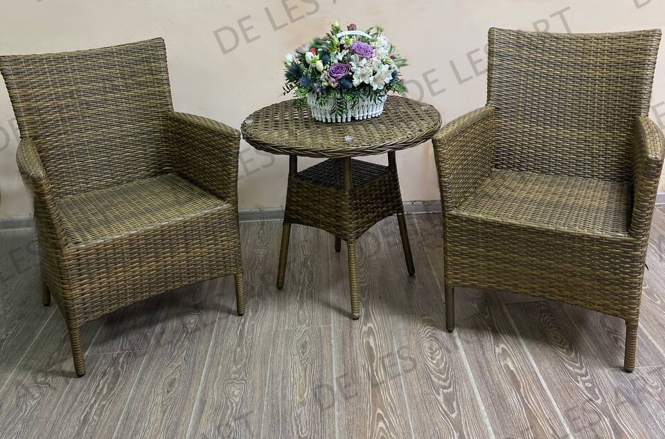 Комплект мебели из искусственного ротанга. Два кресла типа "Кипр" и журнальный столик "Круглый"