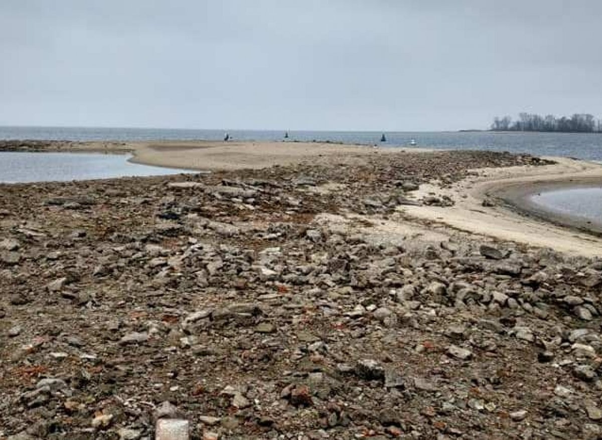 Обмелевшее Куйбышевское водохранилище