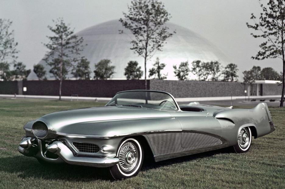 Концепт-кар GM LeSabre, задавший вектор плавниковому стилю. 1951 год. Фото с сайта Autowp