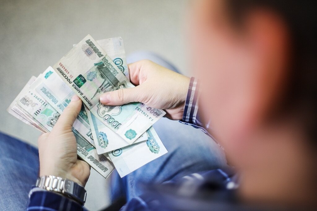 пенсии деньги пособия. россияне получают деньги. дам под выплату. повысятся мрот и пенсии. социальные выплаты.