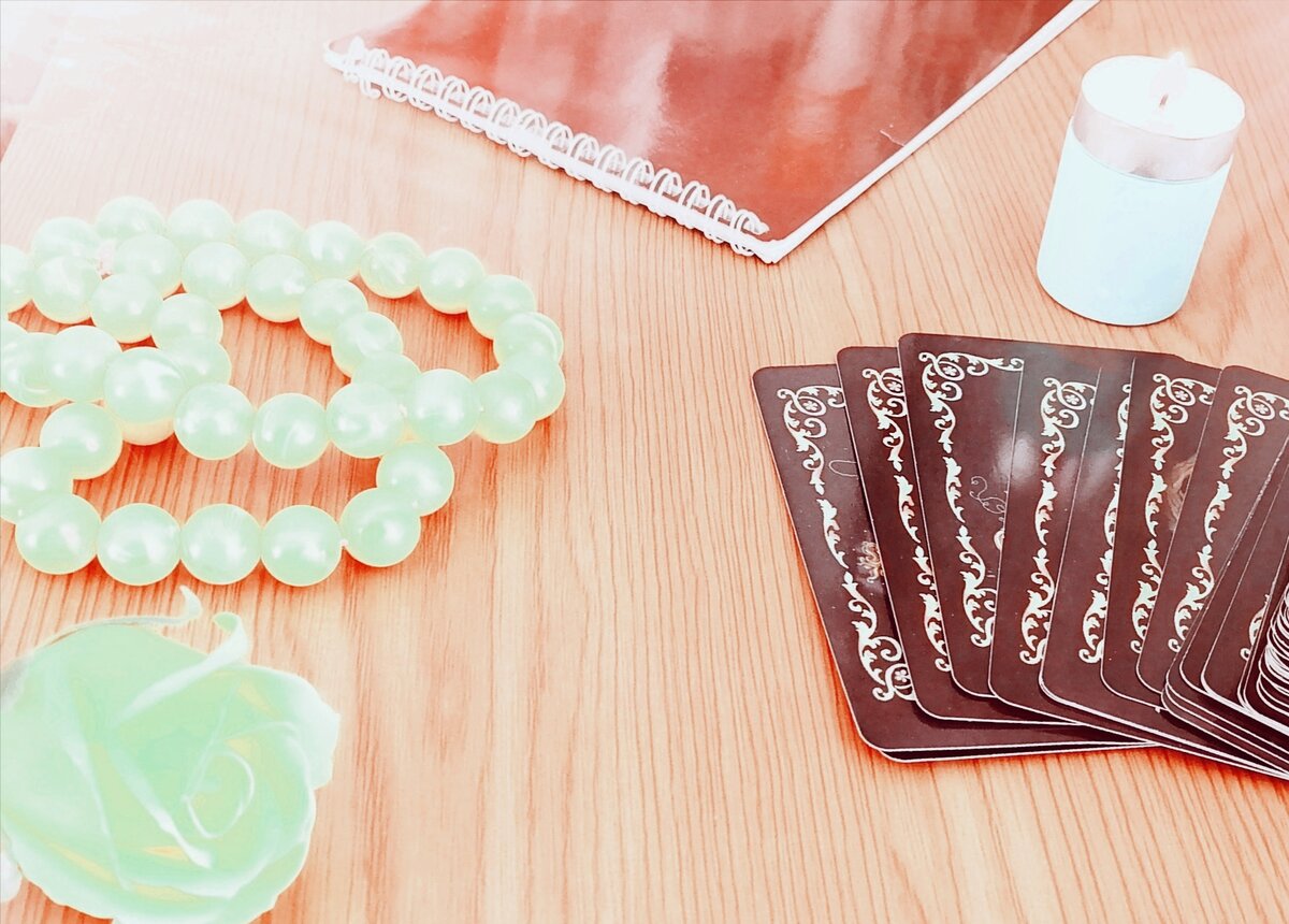 принимайте от раскладов только ту информацию, которую хотите, чтобы сбылось. Если не резонирует - отбрасывайте и фильтруйте.