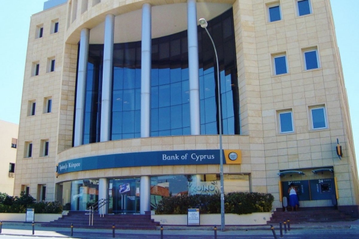    ТАСС: Банк Кипра стал уведомлять россиян о закрытии счетов