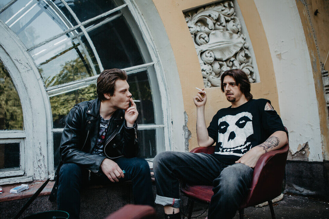 Актёры сериала "Король и Шут" Владислав Коноплёв (слева) и Константин Плотников (справа)