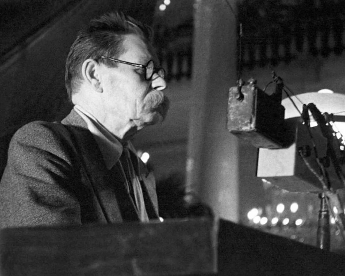 Максим Горький выступает на Первом съезде союза писателей. 