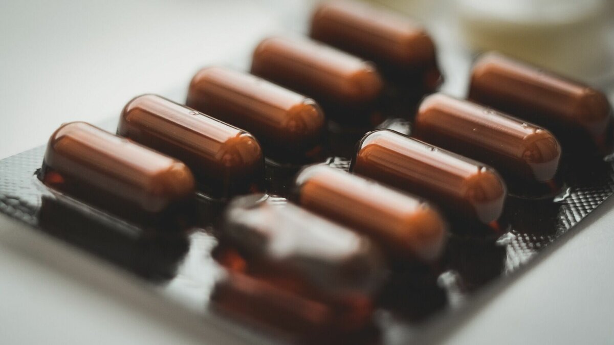     Михаил Охлопков рассказал о модернизации производственных аптек на примере одной из существующих в республике.