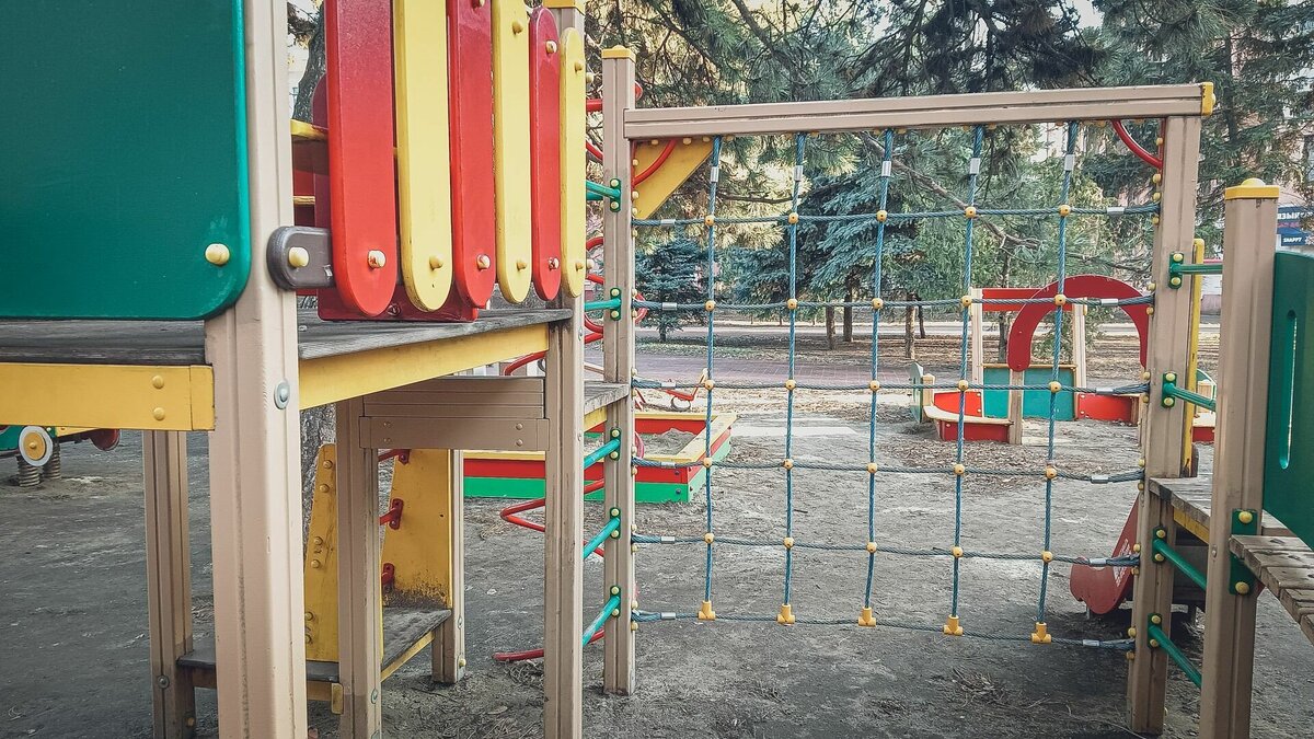     Собака покусала трехлетнего малыша в детсаду в Нижнем Новгороде. Ребенку потребовалась помощь в больнице. Об этом сообщается в сюжете телепрограммы «Кстати».