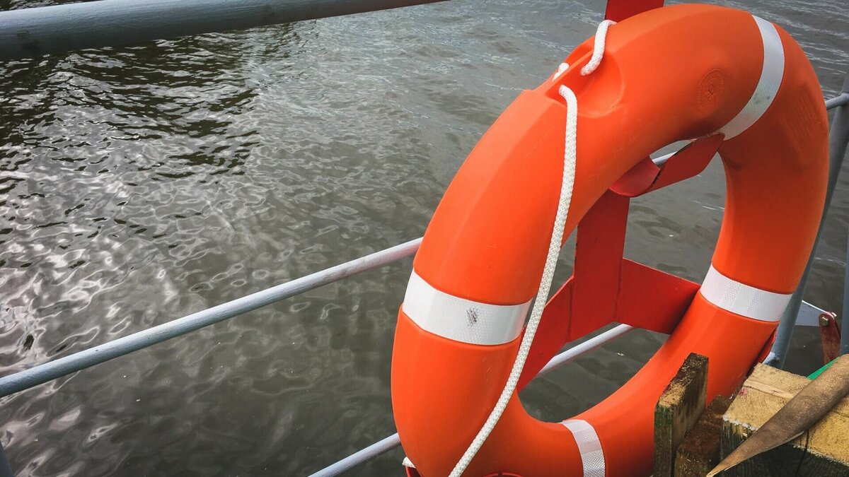     К счастью рулевой водной машины сам добрался до берега и в происшествии никто не пострадал.