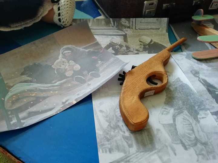     Выставка игрушек военных лет. Фото: t.me/obrazovanie_krsk.