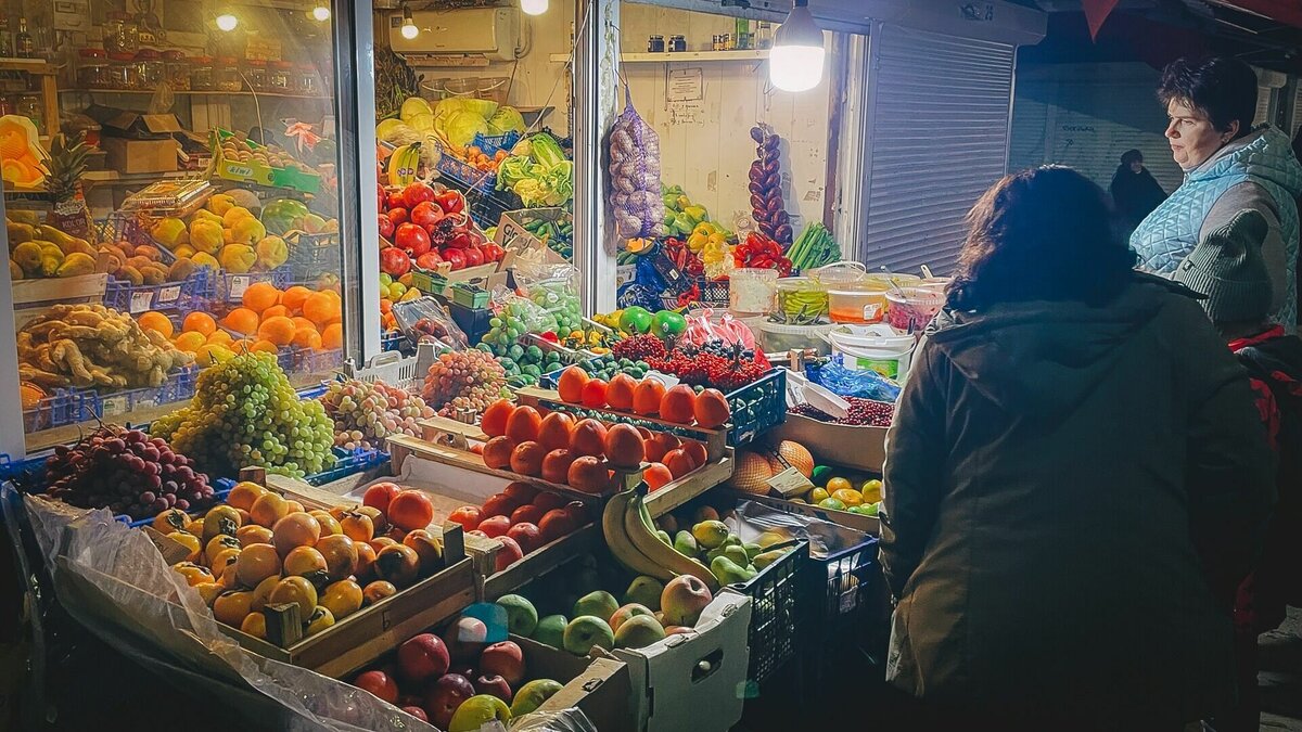     По свежим данным Башкортостанстата, вновь изменились цены на продукты в республике: подорожали капуста, морковь и лук, при этом цены снизились на огурцы, яйца, помидоры и молоко