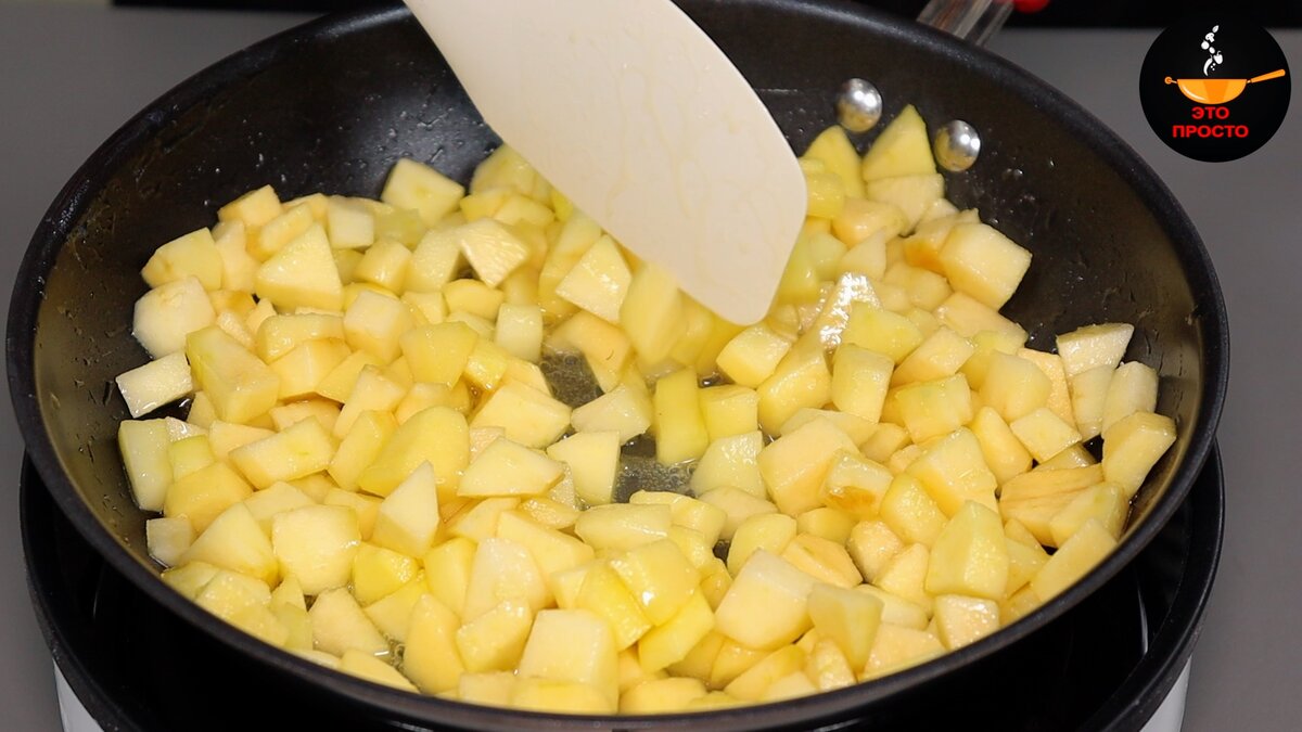 Как приготовить жареные пирожки с яблоками