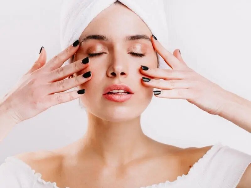 6 эффективных методик антивозрастного массажа лица