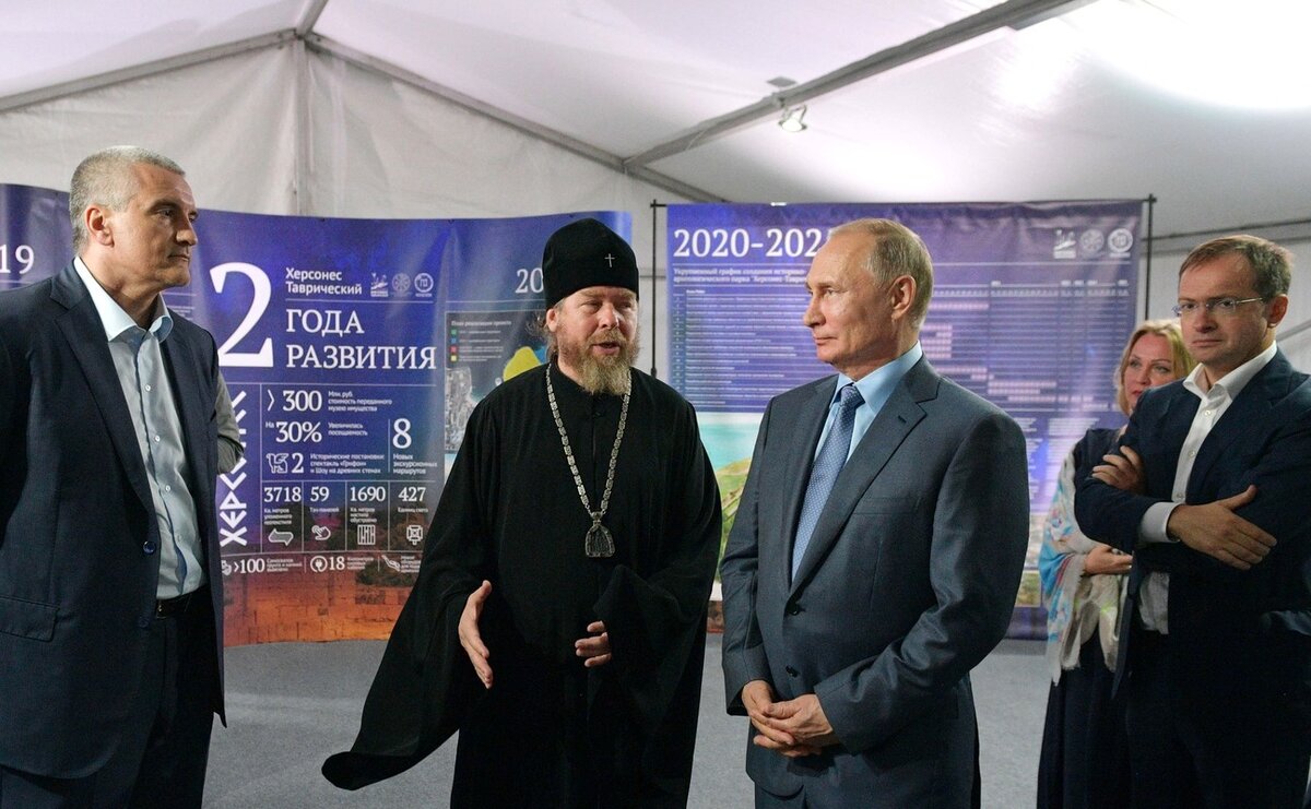 Президент знаком с митрополитом Тихоном с 1988 года.  Фото: Kremlin Pool / Global Look Press / globallookpress.com