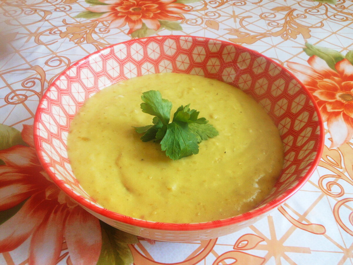 Вкусный,нежный и очень сытный суп!Очень просто готовиться и быстро съедается)))Попробуйте-это вкусно!