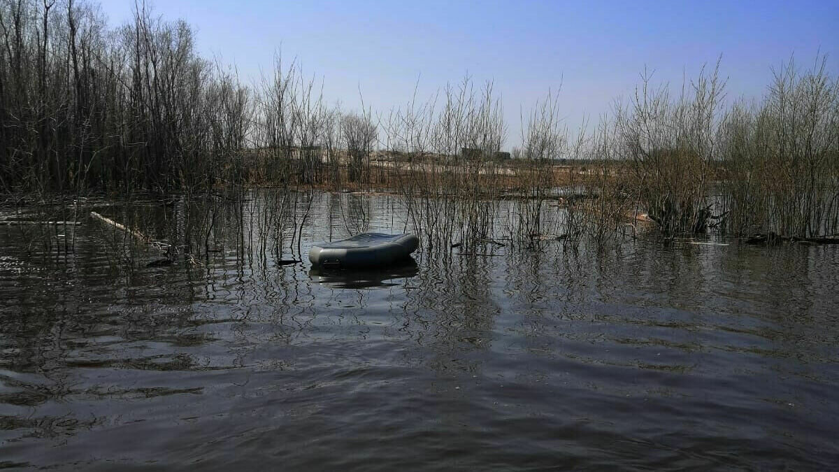     Рыбаков искали несколько дней в водоеме, где перевернулась лодка.