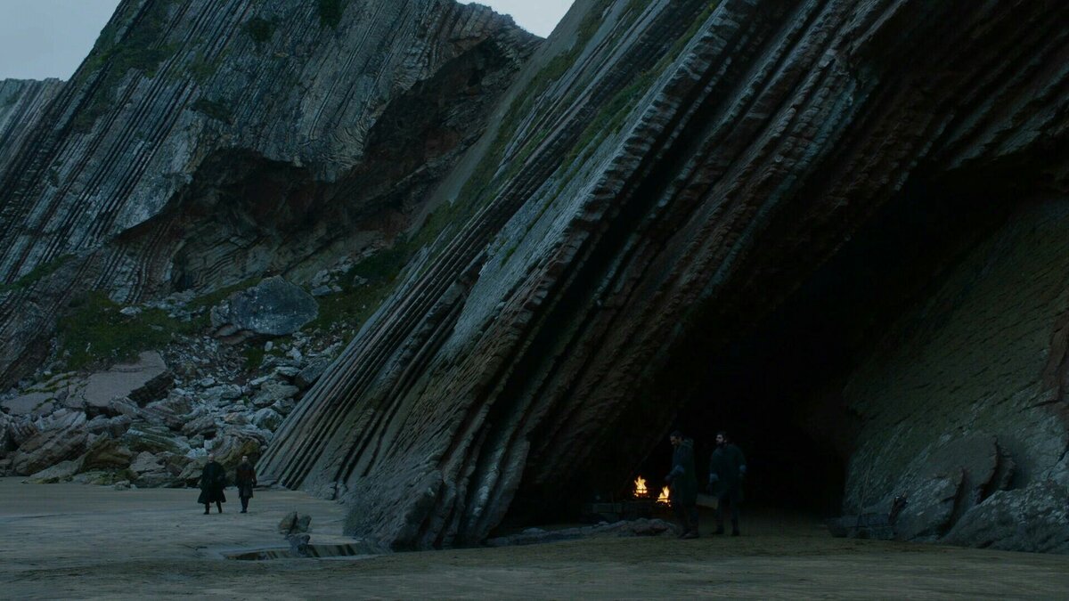 Пещеры на Драконьем Камне