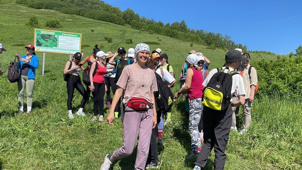 Вон сколько нас