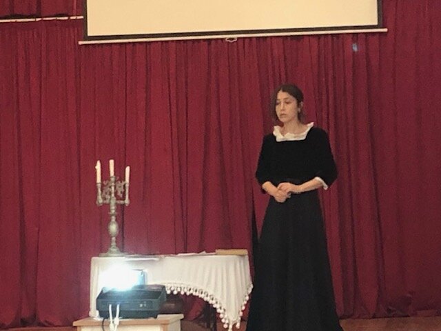 В связи с Международным днём русского языка в Степанакерте состоялся конкурс чтецов. Фоторяд