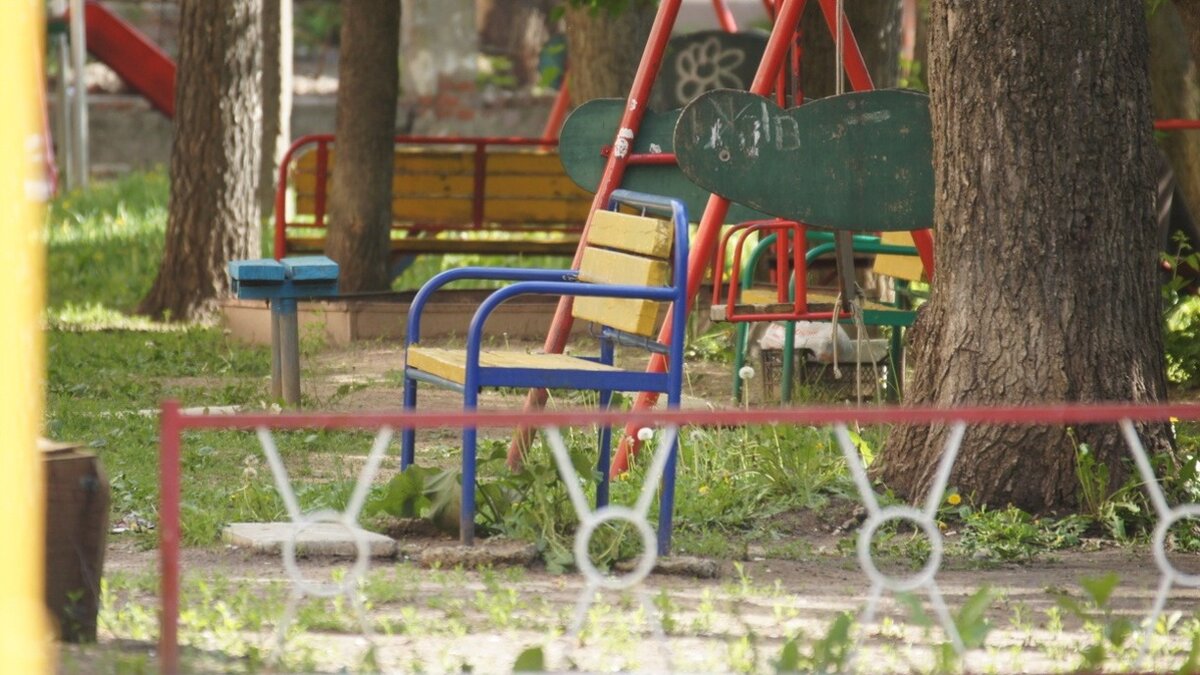     Зимняя эротическая картина в Уссурийске повторилась и летом. Страстная пара — снова в центре событий.