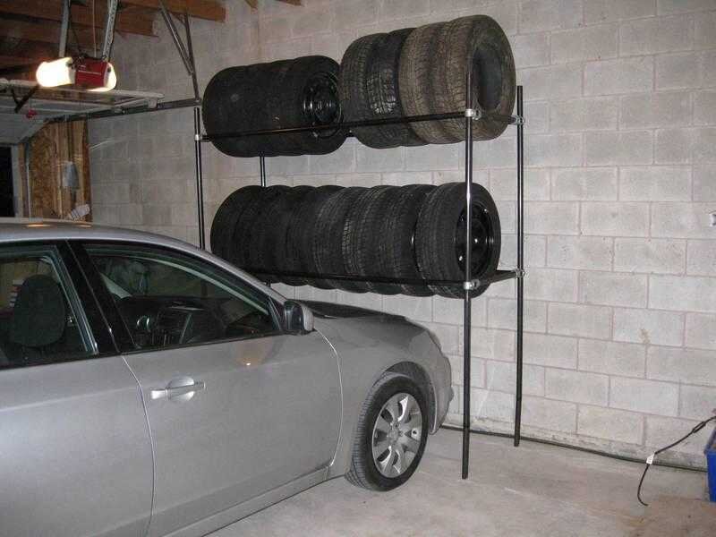 Где хранить шины. Стеллаж для колес в гараж. Полка для шин в гараже. Полка для хранения колес в гараже. Стеллаж для резины в гараж.