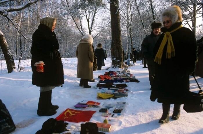 Стихийный рынок конца 80-х, фото из открытых источников