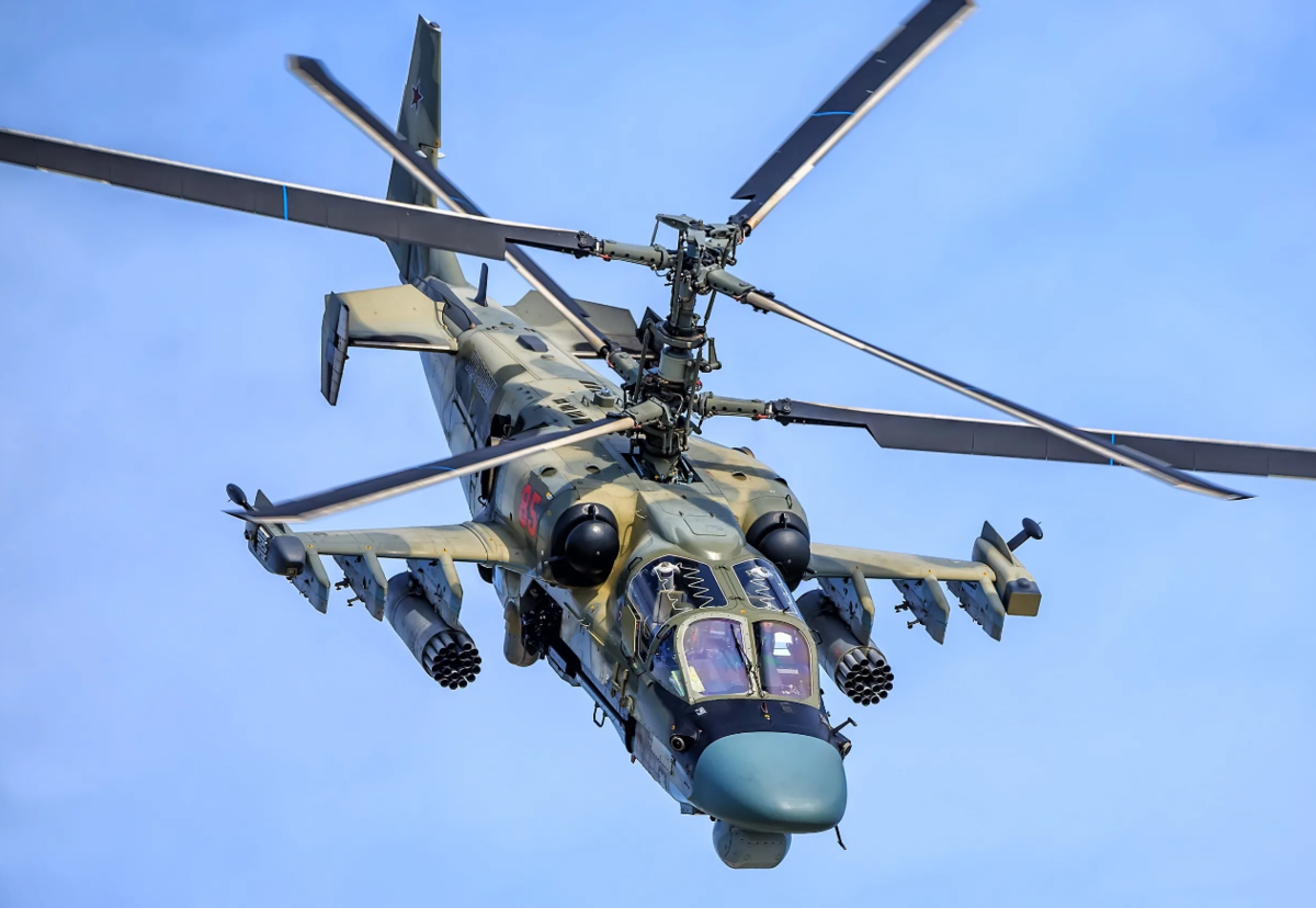 К52 за последние годы стал самым воюющим вертолётом-ударником. И силён он не только замечательным набором оружия, но и умением защищать собственный экипаж. Фото МО РФ