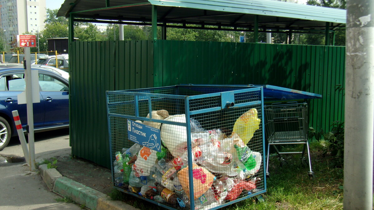     Ростовчане отказываются от раздельного сбора мусора из-за недоступности пунктов сбора отходов, об этом корреспонденту RostovGazeta рассказал ростовский эколог Дмитрий Брыканов.