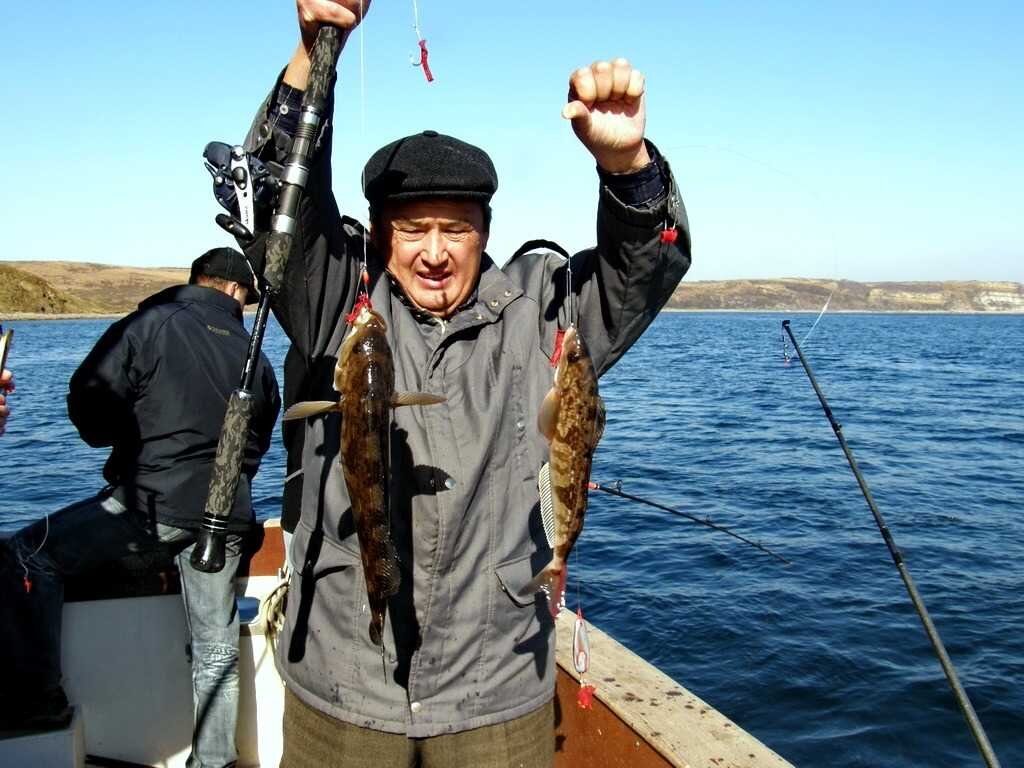 Когда можно ловить рыбу с лодки. Снасть на терпуга в Приморье. Рыбак фото. Ловить рыбу. Снасть на терпуга Владивосток.