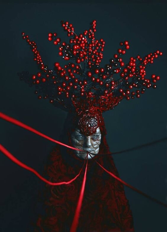  Настя подошла к остановке ближе к полудню. Летнее солнце уже вовсю пекло голову, и она поспешила надеть кепку. К своим 17-ти годам, ловить попутку для нее было делом обычном.-4